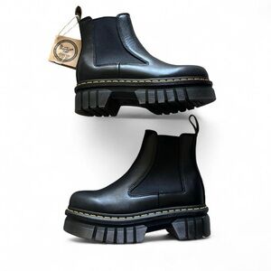 NWT Dr. Martens Black Leather Audrick Platform Chelsea Boots Softwair Insoles